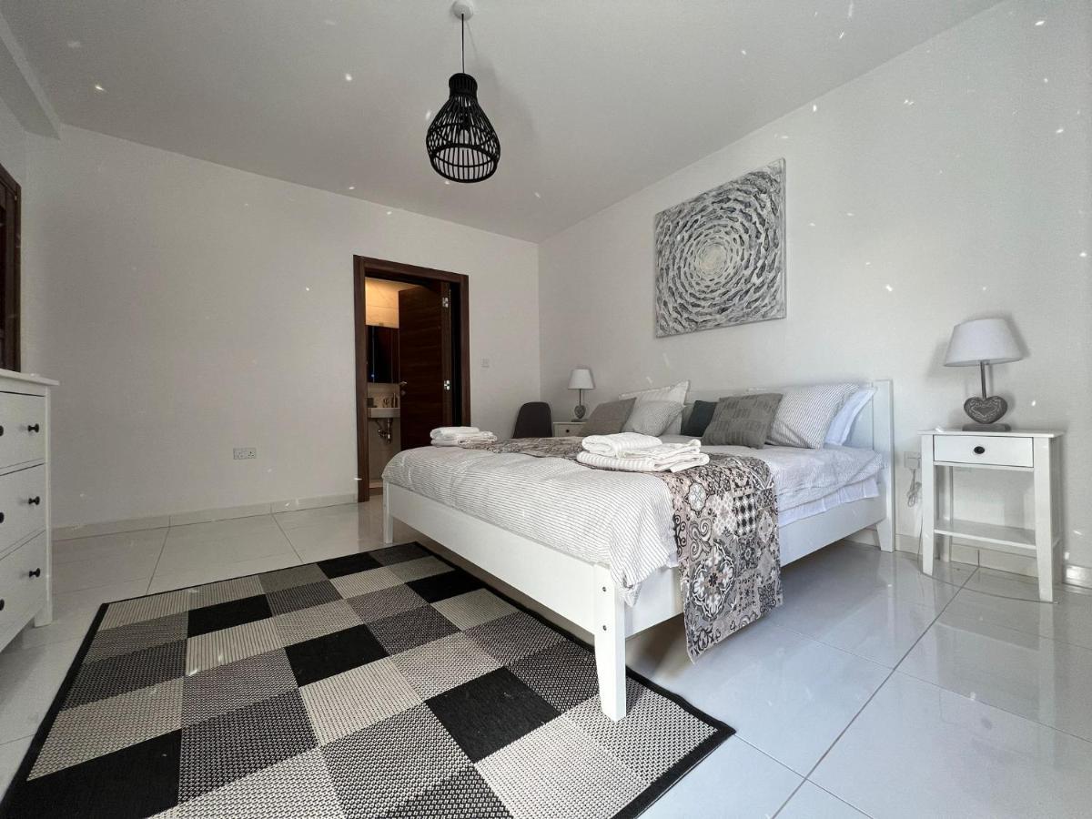 Brand New Apartment 2 Mins From Seafront Bahía de San Pablo Exterior foto